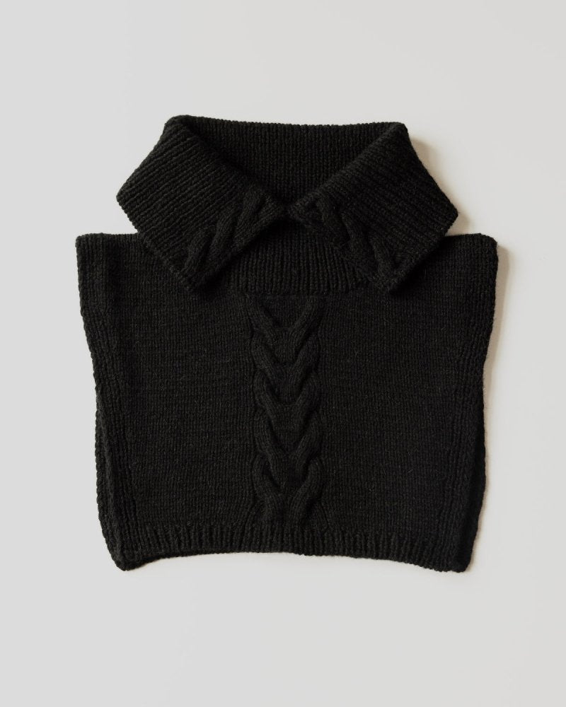 Pynė: Noir Alpaca Wool Neckwarmer